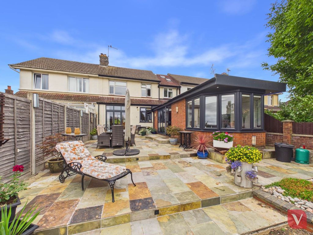 Property photo 2 of 32