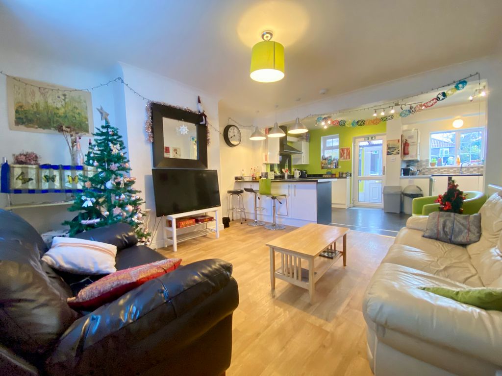 Property photo 3 of 20 Image