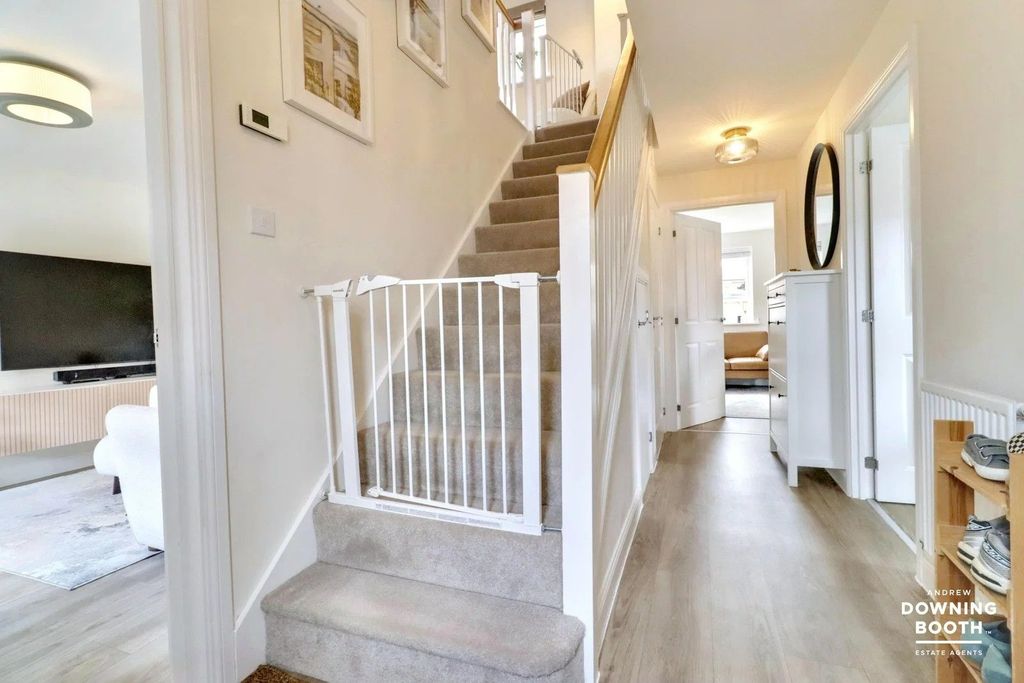 Property photo 2 of 27