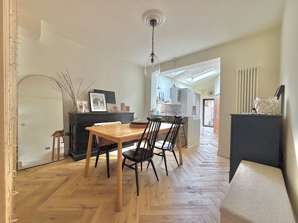 Property photo 3 of 14 Dining Room