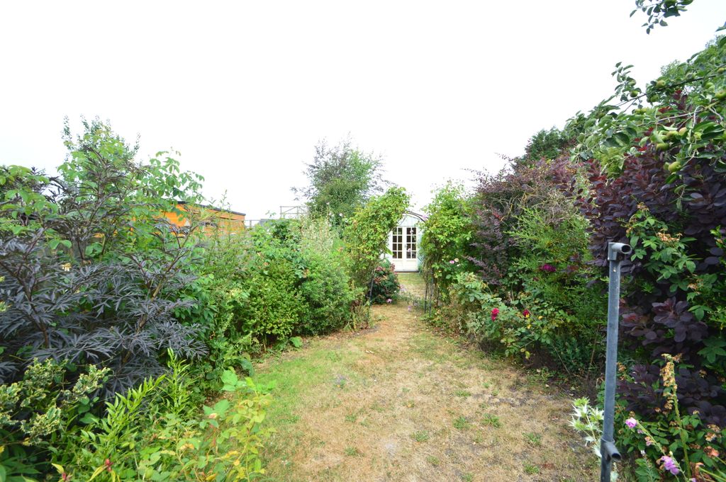 Property photo 2 of 11
