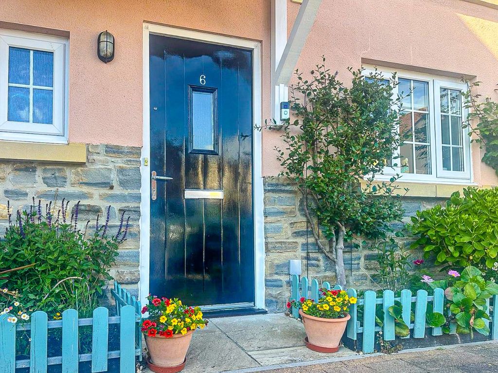 Property photo 2 of 13 4737673