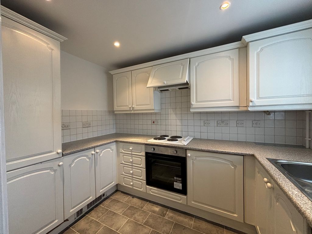 Property photo 2 of 10 Kitchen