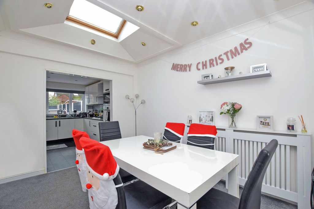 Property photo 3 of 27