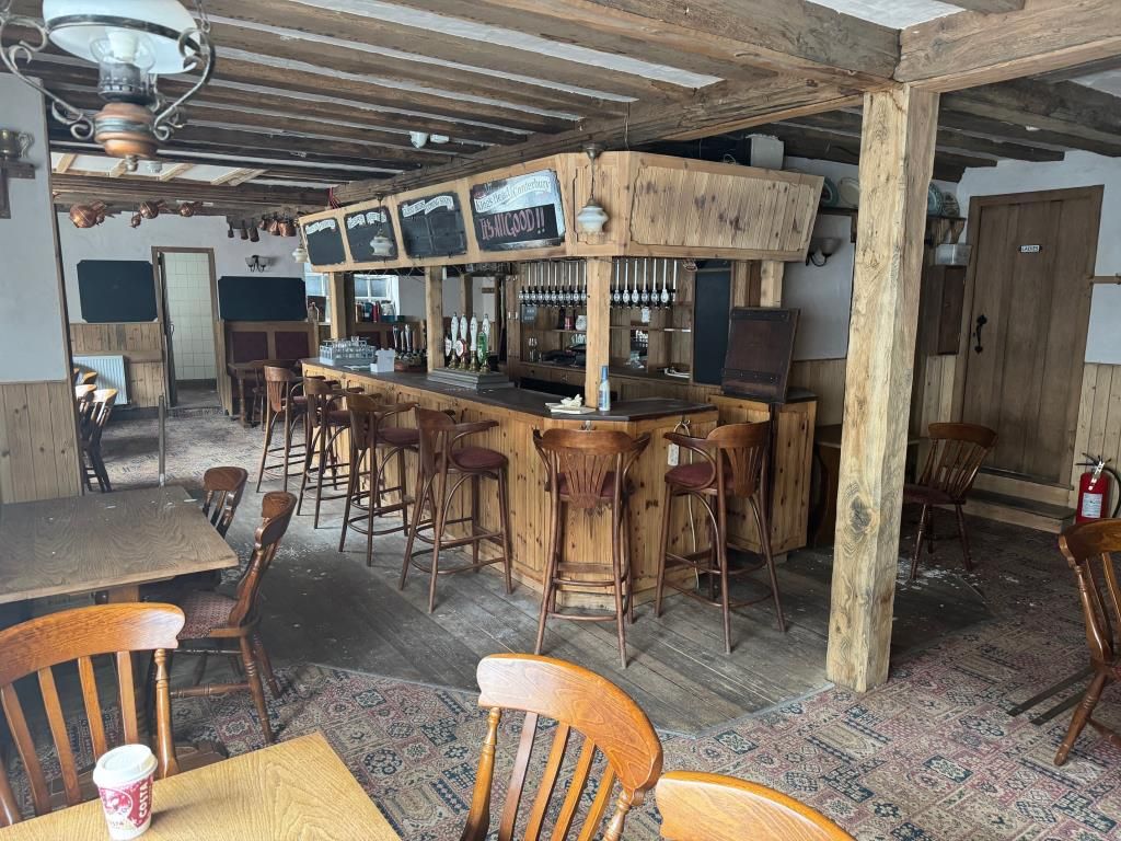 Property photo 2 of 10 Pub Salon And Bar