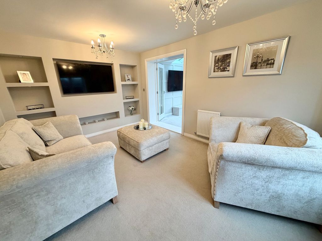 Property photo 2 of 18 Lounge