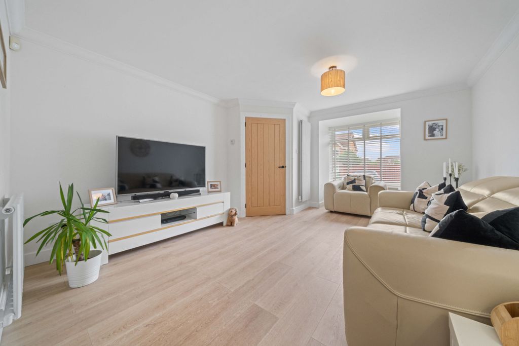 Property photo 2 of 32