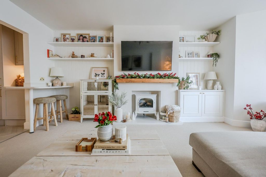 Property photo 2 of 26