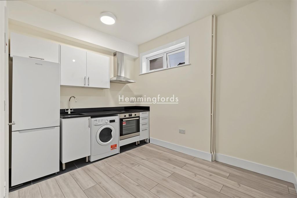 Property photo 1 of 15 Flat 2, 424 West Green Road N15 3Pu-With Watermark