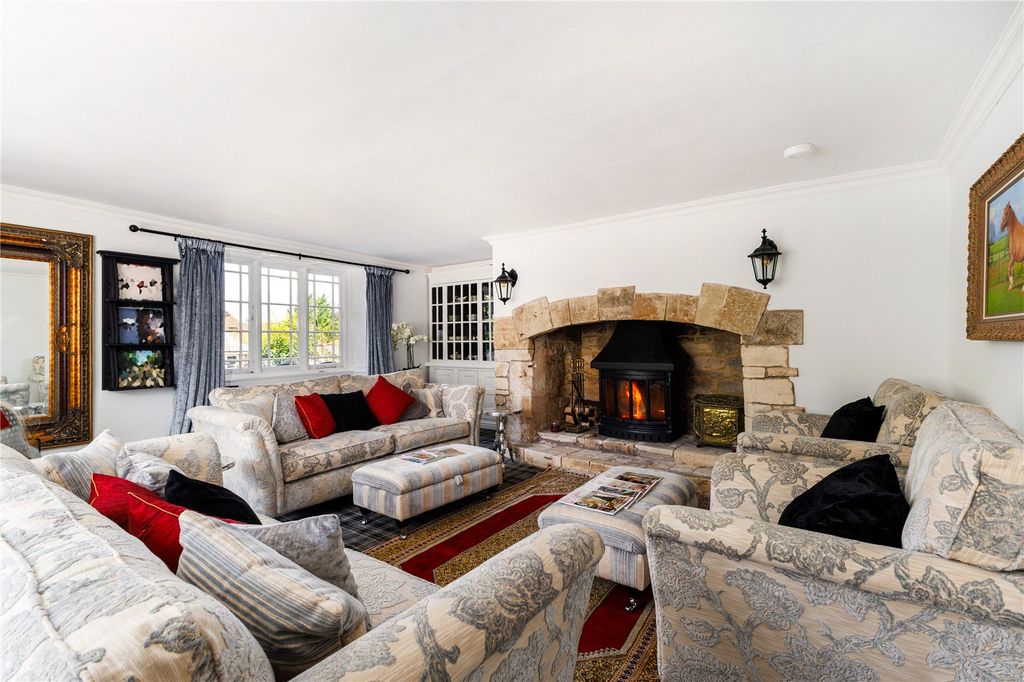 Property photo 2 of 28 Sitting Room