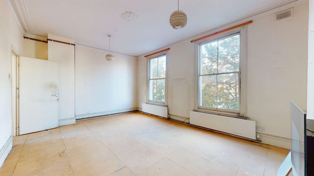Property photo 3 of 16 Flat B, 52 Oakley Road, Islington, London, N1 3Ls