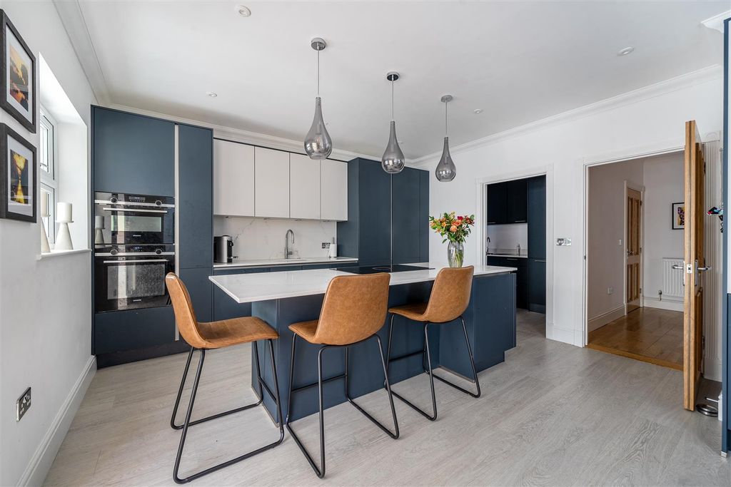 Property photo 3 of 26 1355211-14-68d5280968Dea.Jpg