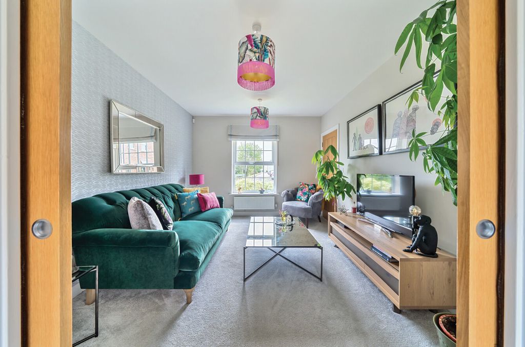 Property photo 3 of 21 1325604-14-687778...