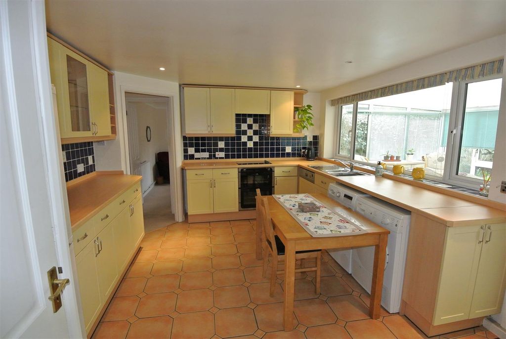 Property photo 3 of 14 Kitchen Diner.Jpg