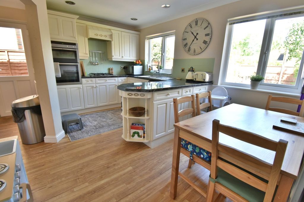 Property photo 3 of 28