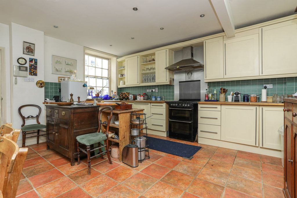 Property photo 3 of 18 Picture 3