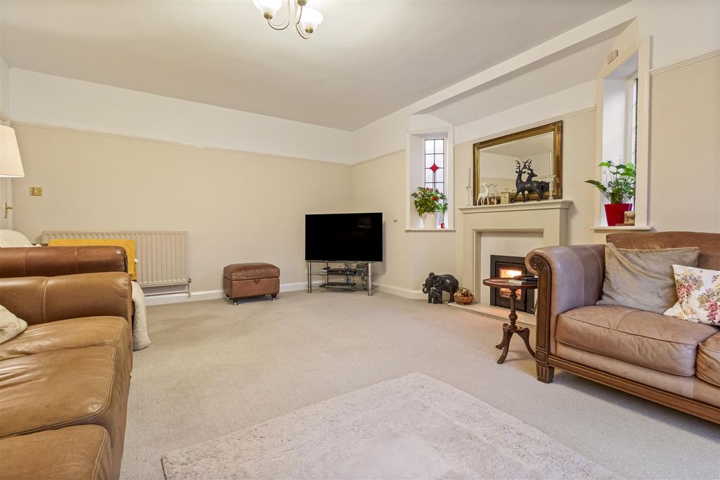 Property photo 3 of 29 8 West Park Lane-012.Jpg