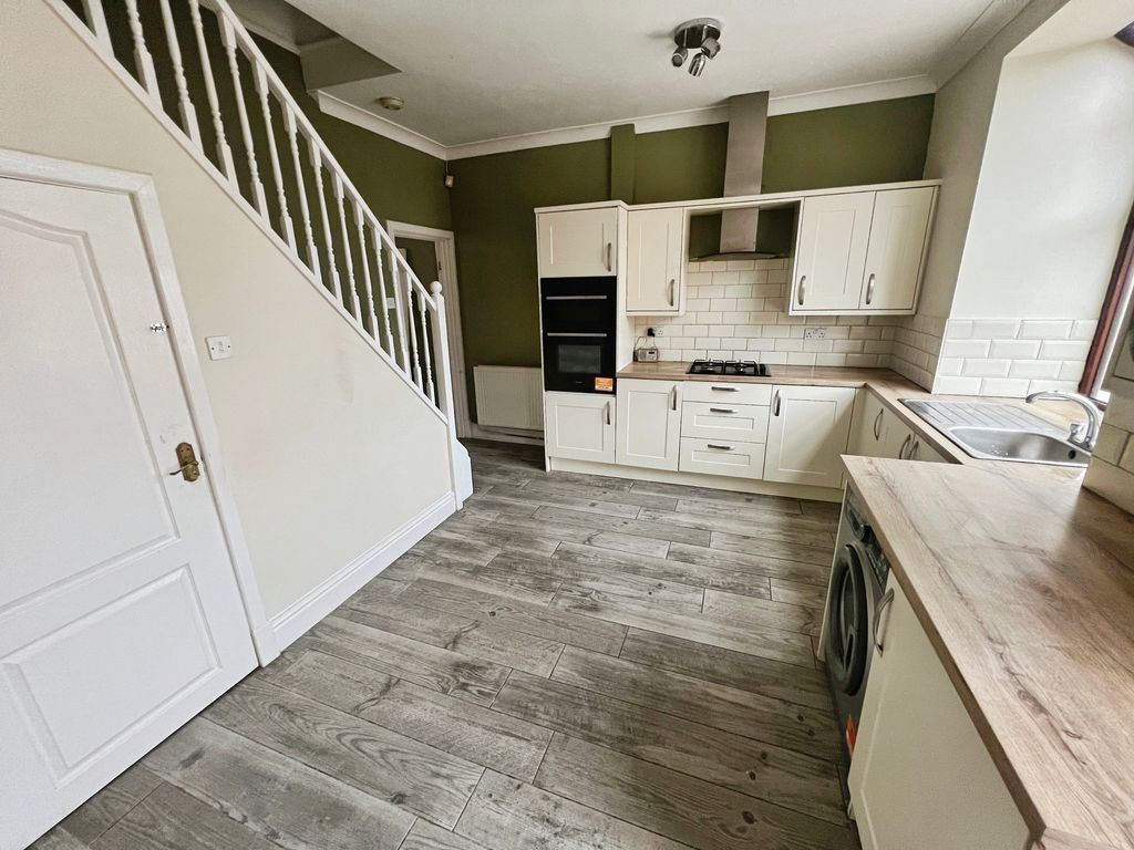 Property photo 3 of 12 Kitchen