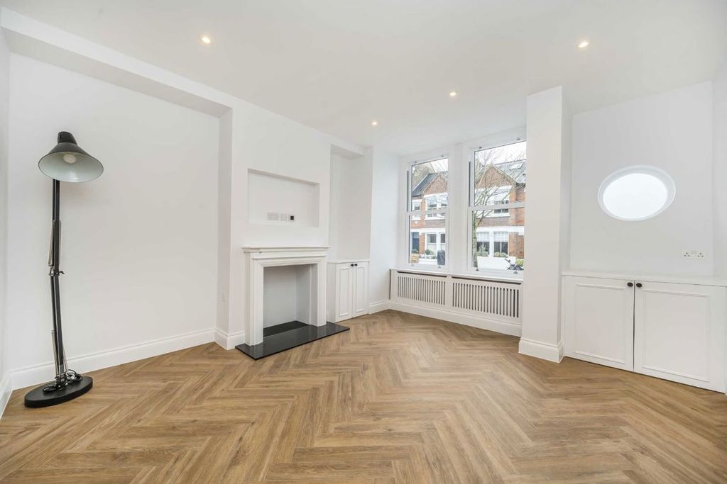 Property photo 3 of 8