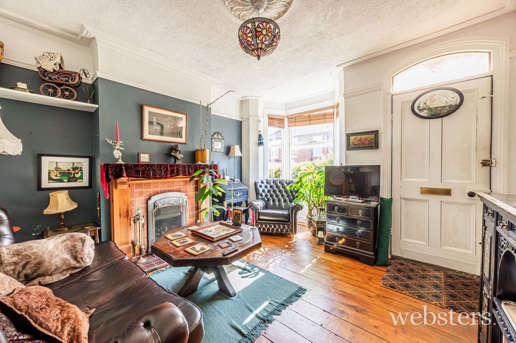 Property photo 2 of 12