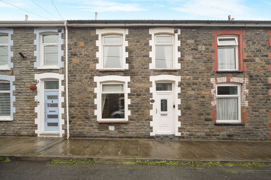 Property photo 2 of 25
