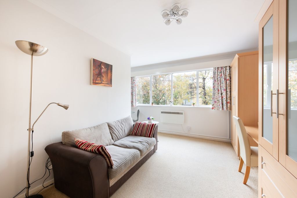 Property photo 2 of 12 Picture No. 11