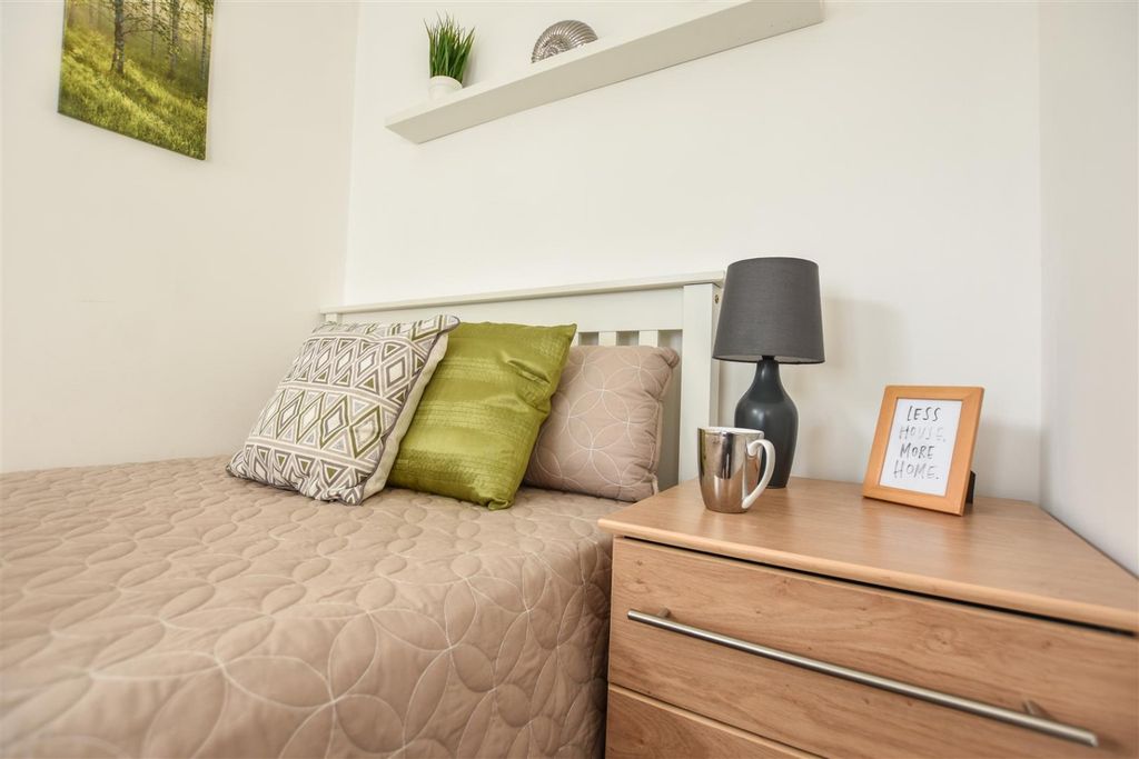 Property photo 2 of 16 4028672