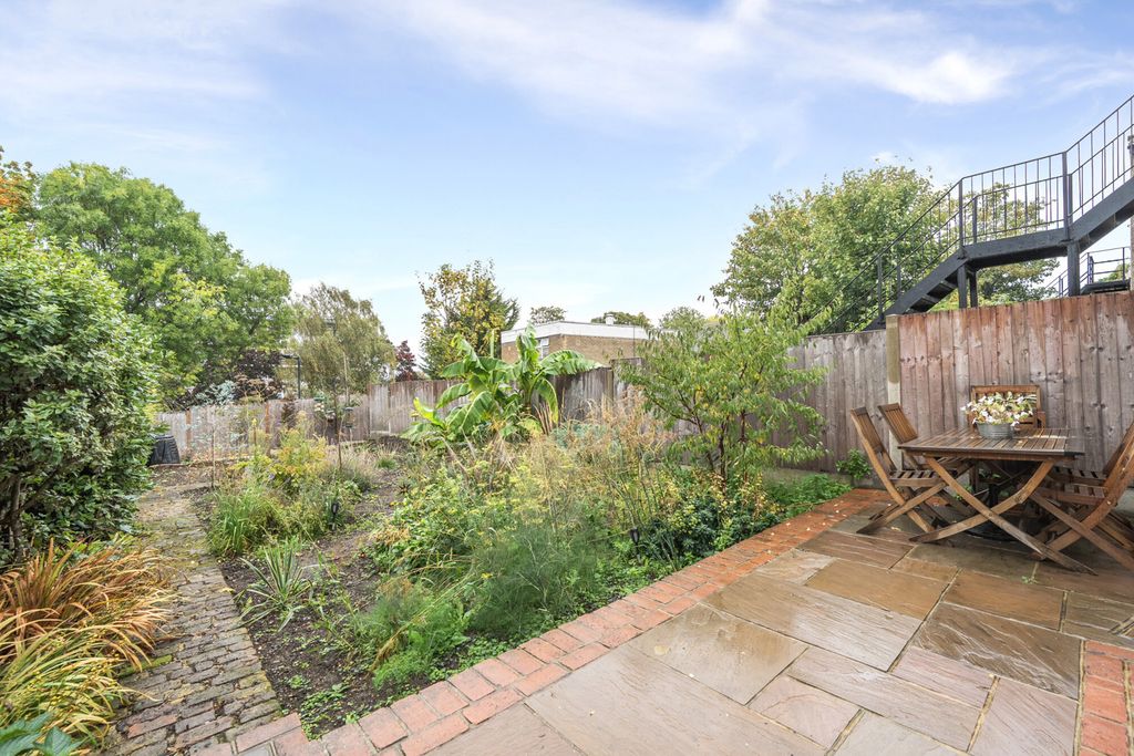 Property photo 2 of 15 Garden