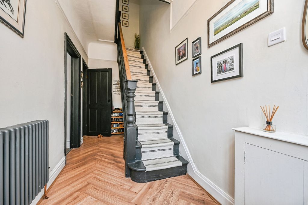 Property photo 2 of 16 Pbox-Img.Jpg