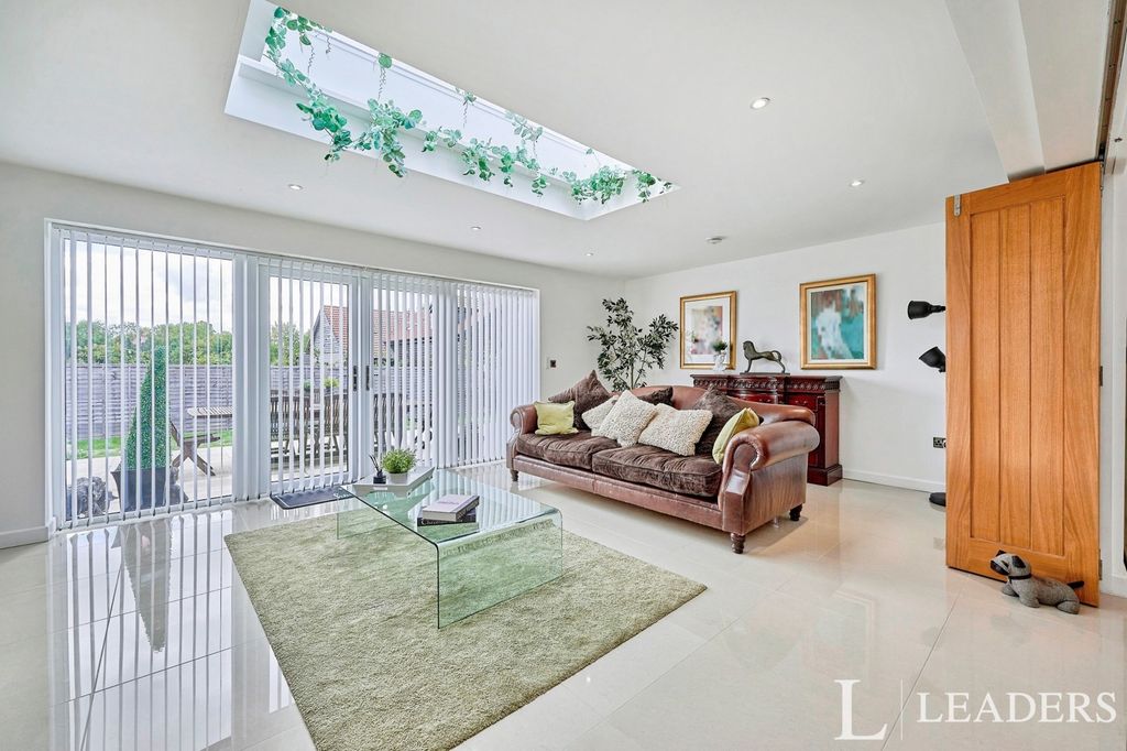 Property photo 1 of 34 Pbox-Img.Jpg