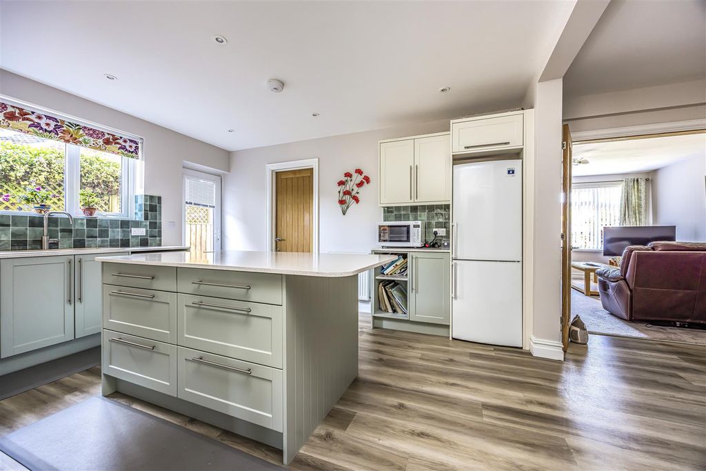 Property photo 1 of 24 24 Saltmarsh Lane, Hayling Island-Porticomarketing