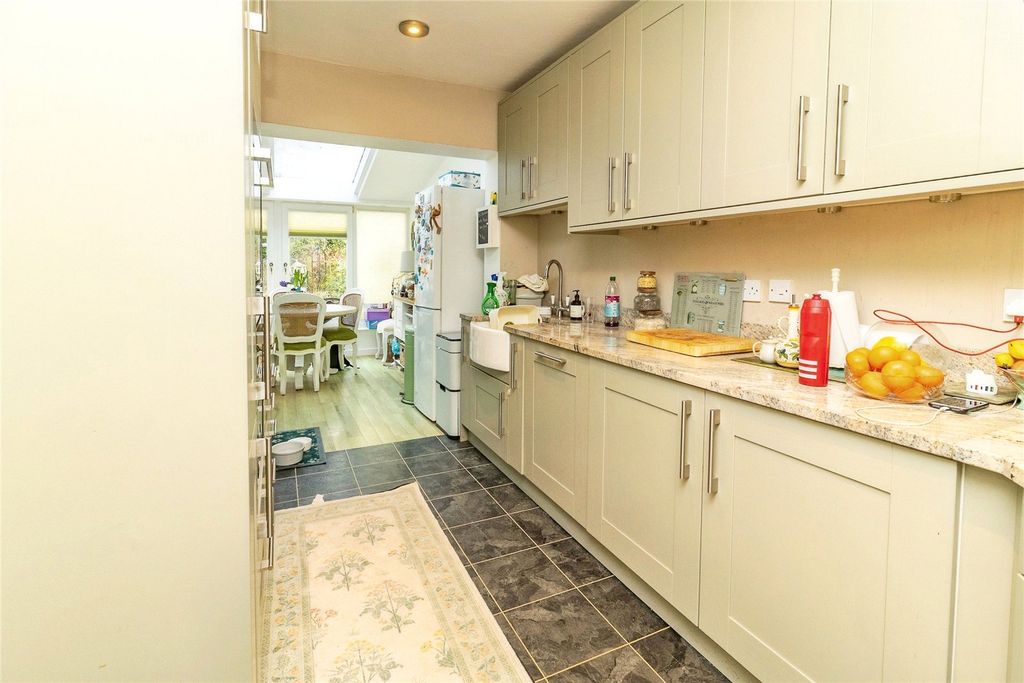 Property photo 2 of 18 Picture No. 12