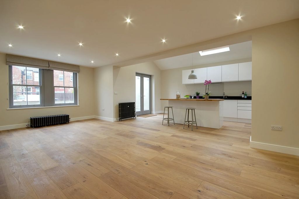 Property photo 1 of 8 Living Kitchen