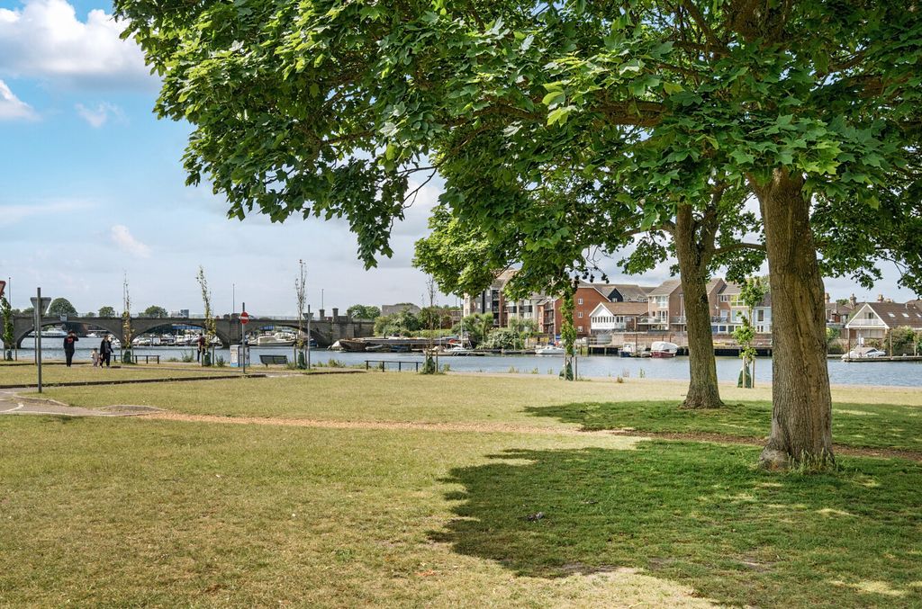 Property photo 1 of 12 1305813-9-6842Cf1...