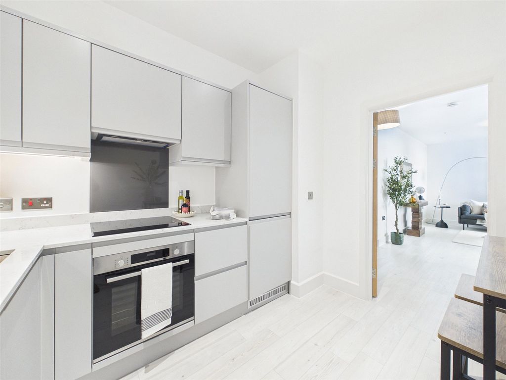 Property photo 2 of 9 Apt 3, Madeira Lodge