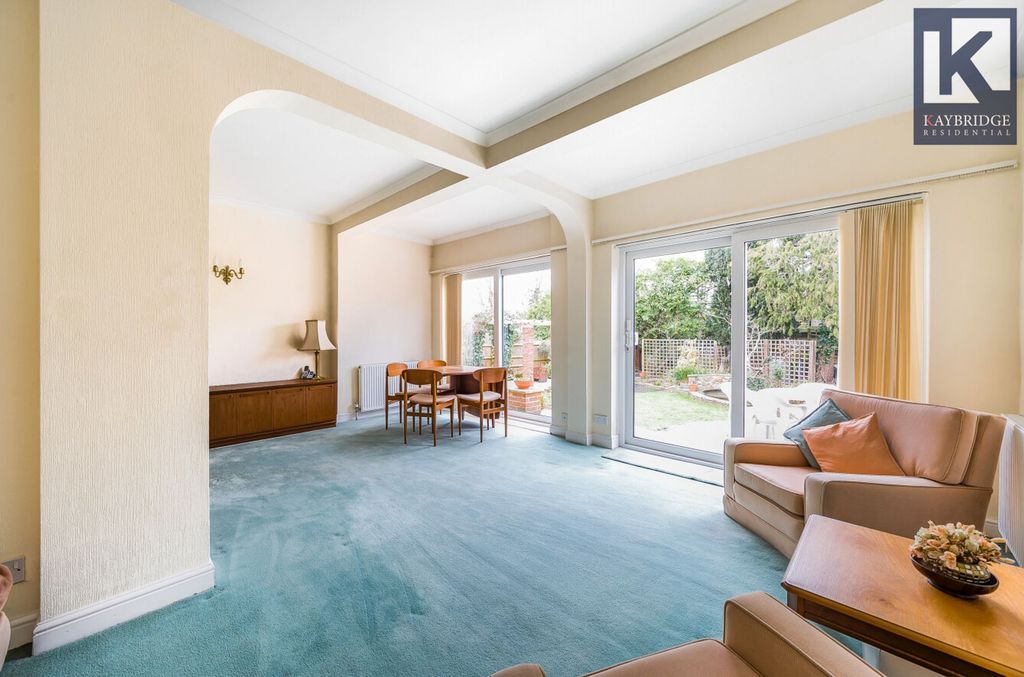 Property photo 2 of 15 Firswood Avenue, Epsom