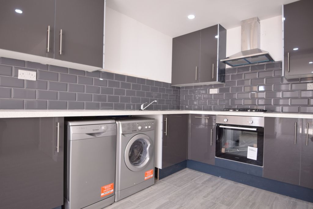 Property photo 1 of 11 Photo 3