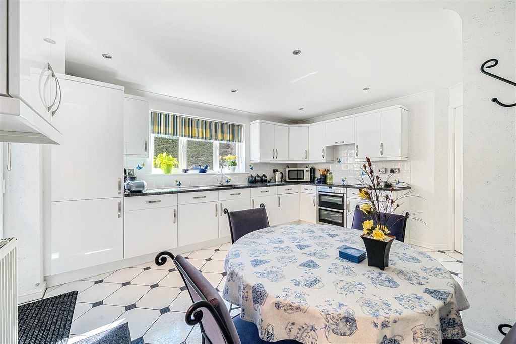 Property photo 2 of 28 Kitchen