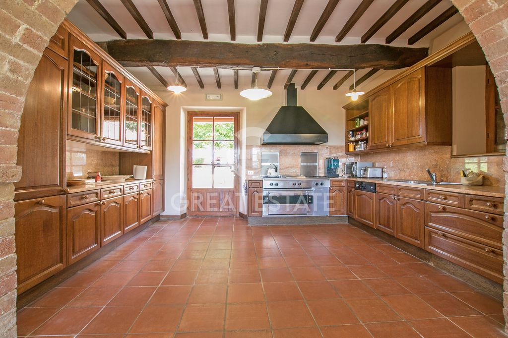 Property photo 3 of 18 Interiors