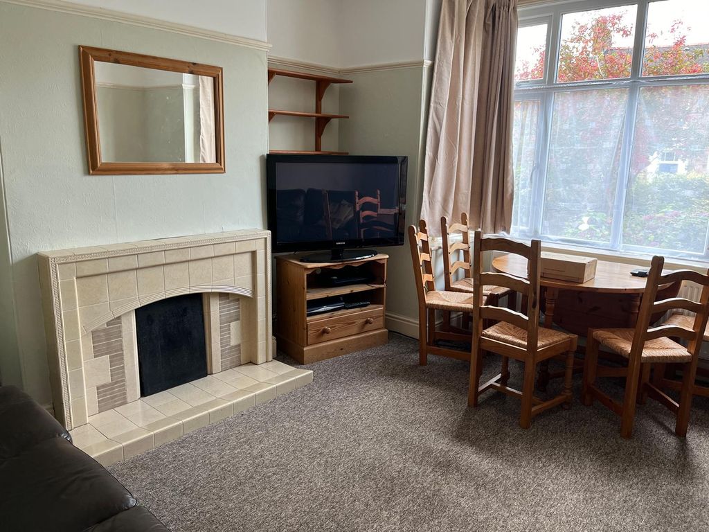 Property photo 3 of 28 Original-F3E7Ea1E-4E4A-4325-8Fc0-CC29CE4D39A7