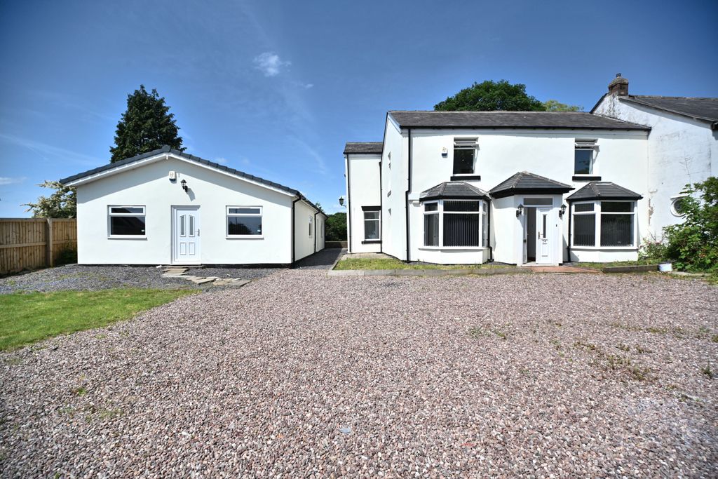 Property photo 1 of 52 24 Dicconson Lane, Westhoughton, Bolton, Lancashire, Bl5 3Nw