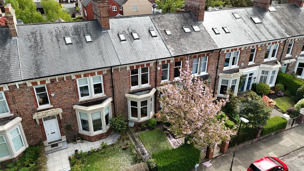 Property photo 1 of 21 Externally