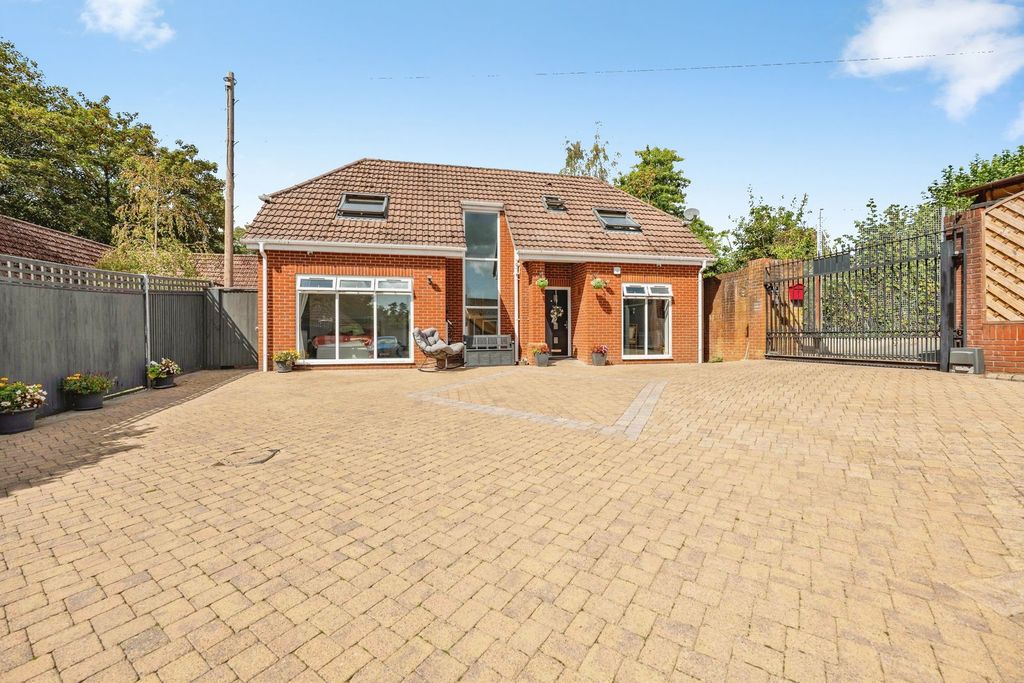 Property photo 1 of 27