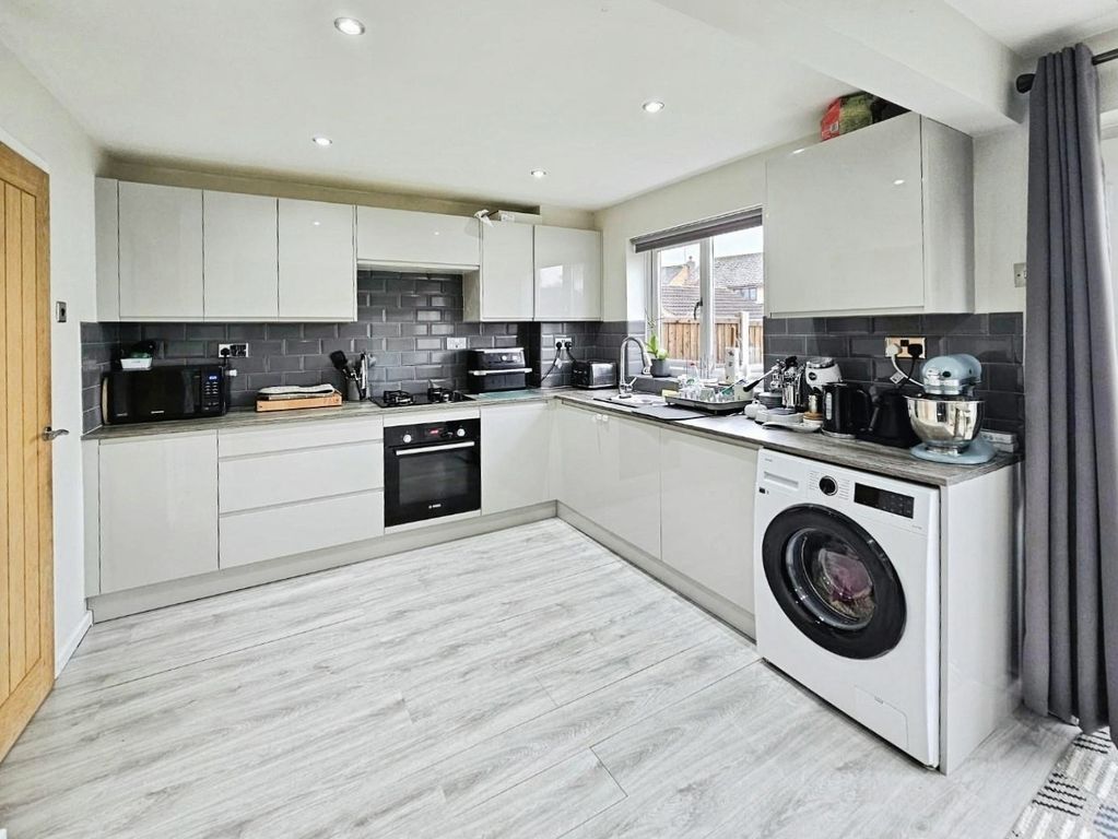 Property photo 3 of 21 Pbox-Img.Jpg