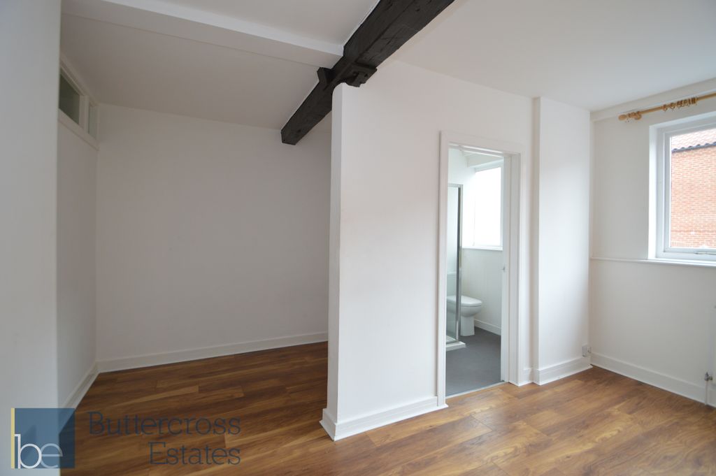 Property photo 3 of 6 Bedroom With Ensuite