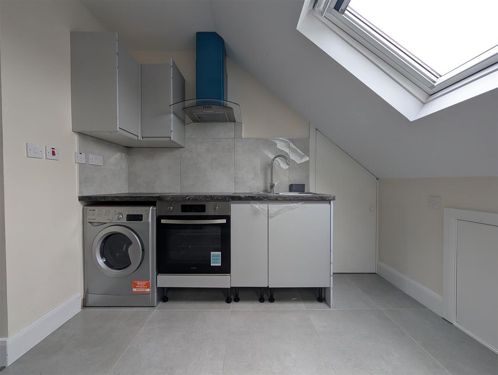 Property photo 3 of 5 Kitchen