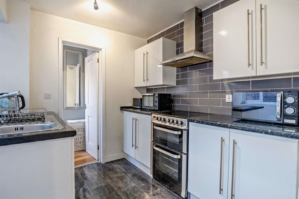 Property photo 2 of 16