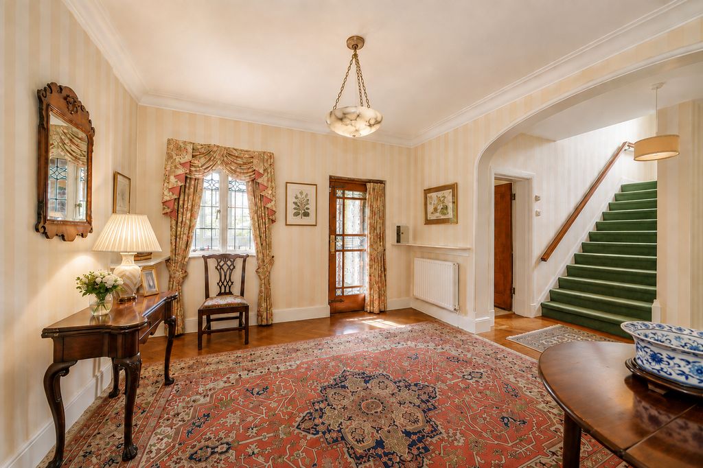 Property photo 2 of 8