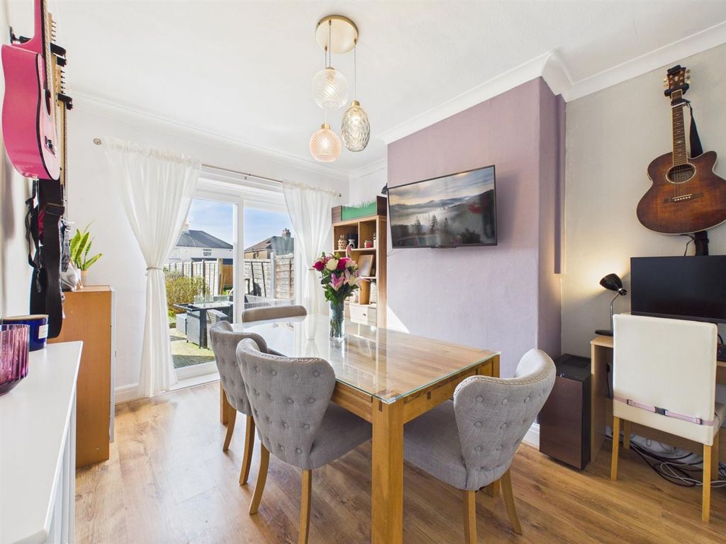 Property photo 3 of 16 Dining Room