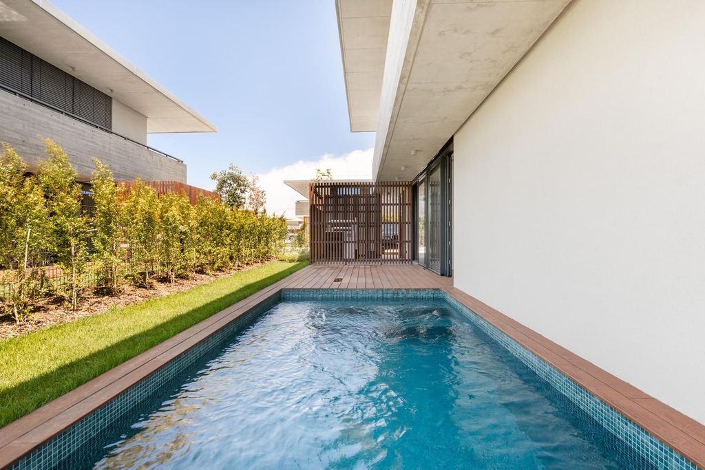 Property photo 2 of 35